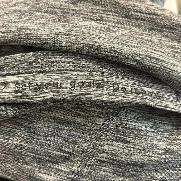 Lululemon 6 swiftly tech blue heathered short sleeve in great pre owned cond - Picture 6 of 8